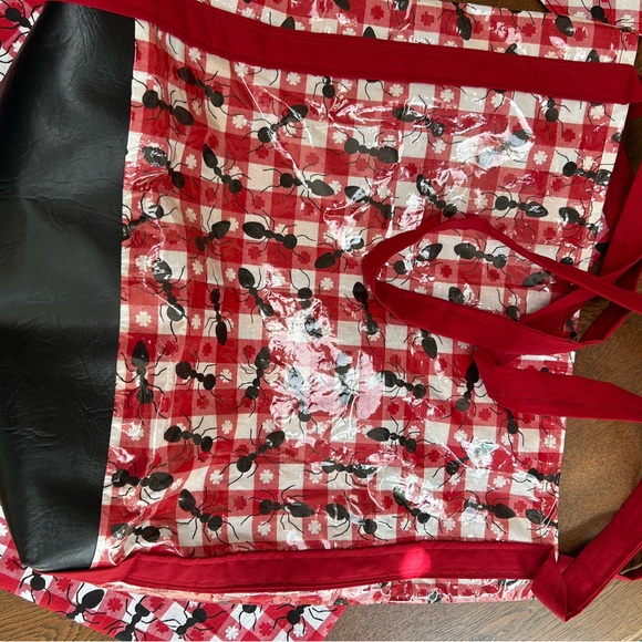 Summer ANTS special!! 6 placemats PLUS 41x43” TBLcloth—all in Crossbody Tote Bag - Picture 8 of 8